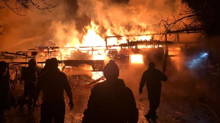 Incendiu în județul Iași. O anexă a fost cuprinsă de flăcări - EXCLUSIV, FOTO/VIDEO