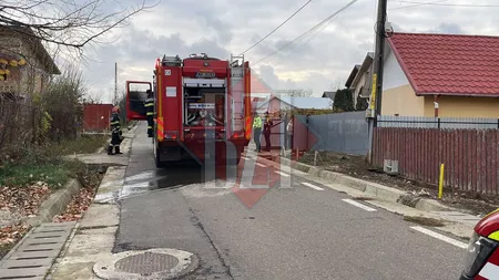 Incendiu într-o localitatea din Iaşi. Pompierii intervin, după ce o casă a fost cuprinsă de flăcări - EXCLUSIV, FOTO, VIDEO