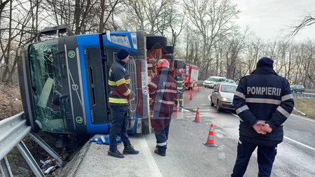 Accident rutier în Bucium. Un TIR s-a răsturnat într-o curbă - EXCLUSIV, UPDATE, FOTO, VIDEO