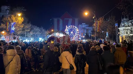 Mii de oameni au împânzit centrul Iașului. Pe pietonalul Ștefan cel Mare nu ai unde arunca un ac - FOTO