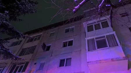 Incendiu la un apartament din Pașcani. Pompierii intervin - FOTO, VIDEO, UPDATE