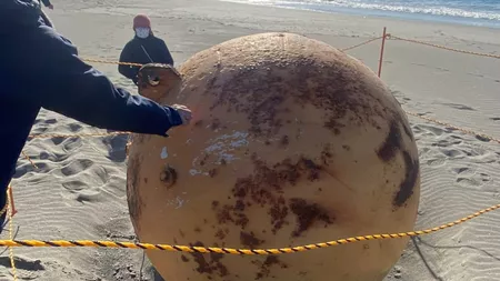 O sferă misterioasă a fost găsită pe o plajă din Japonia. Beijingul reacționează