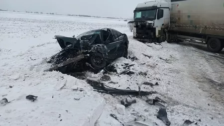 Un bărbat din Iași a fost rănit în urma unui accident rutier în județul Neamț. Un TIR a acroșat un autoturism și o autoutilitară în afara localității Săbăoani