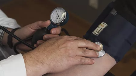 Cum se măsoară corect tensiunea arterială? Explicația medicului Florin Mitu - VIDEO