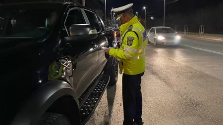 Acţiune de amploare a poliţiştilor ieşeni. Peste 400 de şoferi au fost testaţi cu aparatul etilotest pentru cele 44 de pahare - FOTO, VIDEO