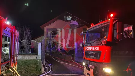 O vilă este mistuită de flăcări în Aroneanu. Mai multe echipaje de pompieri se luptă să stingă incendiul - EXCLUSIV, FOTO/VIDEO, UPDATE