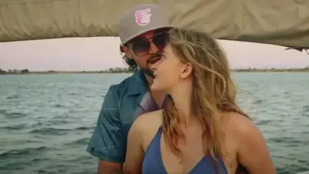 Mario Fresh, filmat în ipostaze romantice alături de fiica lui Dragoș Bucur. Cei doi sunt protagoniștii celui mai nou videoclip al artistului