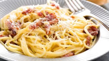 Sos pentru paste carbonara. Cum să pregătești un fel de mâncare delicios originar din bucătăria italiană