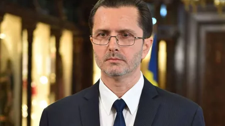 Patriarhia Română se ia de cei care fac poze la slujbe! Vasile Bănescu: „Este o sfidare dacă le fluturi telefonul pe sub ochi celor care se roagă!“