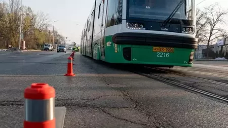 Șoferi, luați-vă adio de la locurile de parcare! Primăria montează piloni pe 10 străzi din municipiu. Iată care sunt acestea - FOTO