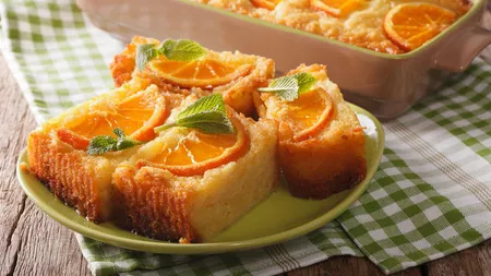 Prăjitură cu portocale și iaurt. Un desert pufos și rafinat, ideal pentru mesele festive