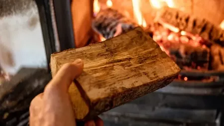 UE vrea să interzică sobele pe lemne în România. Ce sisteme de încălzire se vor folosi