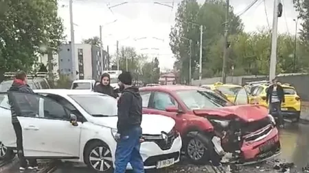 Accident rutier în municipiul Iași! Două autoturisme s-au ciocnit pe Aurel Vlaicu - UPDATE