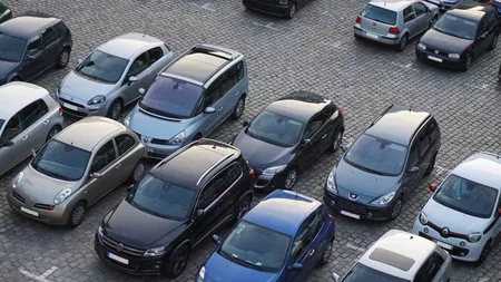 Primăria Iași închiriază 58 de locuri de parcare pe o singură stradă! Cine poate depune documentele pentru a deține un loc în fața blocului