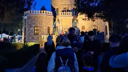 Castelul bântuit al Iuliei Hașdeu, conform legendei: Iulia se aude cântând la pian, iar tatăl ei iese noaptea la geam să îi sperie pe vizitatori