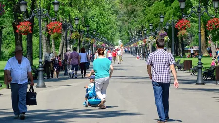 Disconfortul termic cauzat de caniculă sufocă ieșenii. Aerul este irespirabil, iar primăria nu a trimis niciun utilaj cu apă pe străzi - FOTO