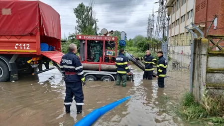 Inundație la o stație de transformare! Pompierii ieșeni au intervenit pentru degajarea apei - FOTO