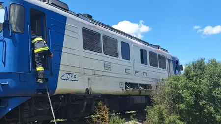 Locomotiva trenului Oradea-Mangalia a luat foc. Călătorii au fost evacuați de urgență