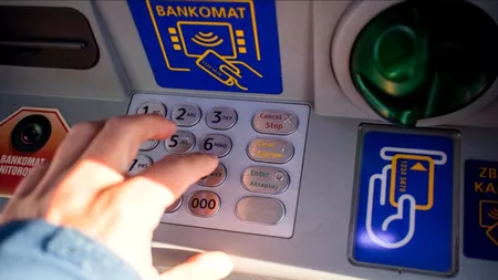 Metoda de furt de la bancomat „ATM-ul ți-a înghițit cardul”. Noua tehnică are loc chiar sub ochii victimelor