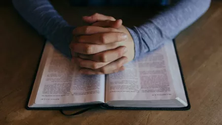 Când se citește Psalmul 22? Rostește-l pentru izbăvirea de boli sau probleme de familie
