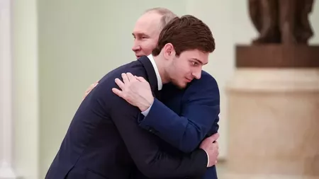 Vladimir Putin s-a întâlnit cu fiul lui Ramzan Kadîrov. Tânărul de 17 ani a fost felicitat de liderul Rusiei pentru viitoarea sa căsătorie