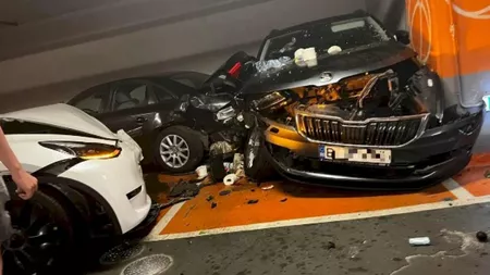 Accident într-o parcare subterană a unui Mall din București.  Doi copii au fost răniți după ce mai multe mașini au intrat în coliziune - VIDEO