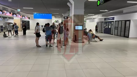 Cei peste 150 de pasageri blocaţi pe aeroportul din Egipt aşteaptă de 33 de ore pentru a ajunge la Iaşi. Părinţi cu copii au dormit pe jos, fără a primi mâncare şi apă