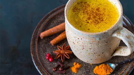 Proprietățile ceaiului de turmeric consumat dimineața. Hrănește corpul, mintea și spiritul!