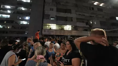 Doi morți și 13 răniți după ce balconul unui complex de locuințe din Napoli s-a prăbușit