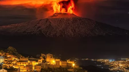 Cod roșu în Italia! Erupe vulcanul Etna, cel mai activ din Europa. Aeroportul din Catania a fost închis