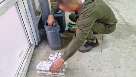 Ţigări de contrabandă, ascunse în bidoane din material plastic, confiscate la frontieră