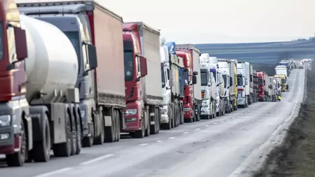 Reprezentanţii FORT semnalează abordarea Comisiei Europene potrivit căreia transportatorii ucraineni nu mai pot fi opriţi nici la vamă, nici în trafic. „Încalcă grav Constituţia României”