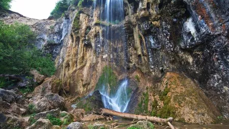 Cascada Pișoaia, una dintre cele mai frumoase obiective turistice din Apuseni!