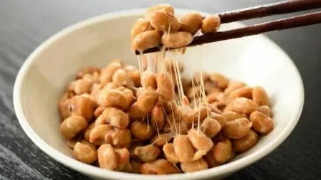 Natto, o delicatesă japoneză din soia fermentată cu beneficii reale asupra sănătății