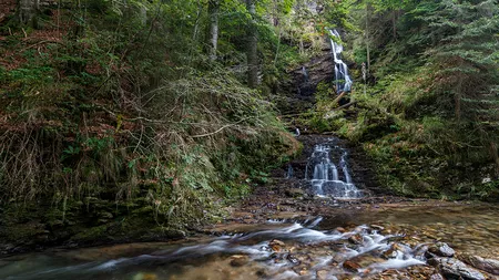 Cascada Iadolina de pe Valea Iadului! Unul dintre cele mai frumoase obiective turistice de văzut și vizitat!