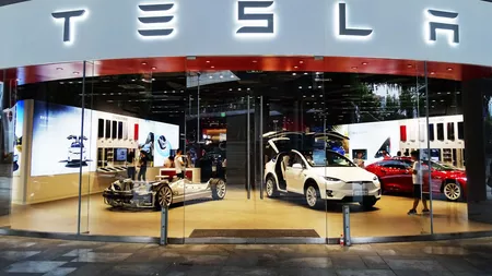 Tesla deschide la București cel mai mare showroom din Europa de Est