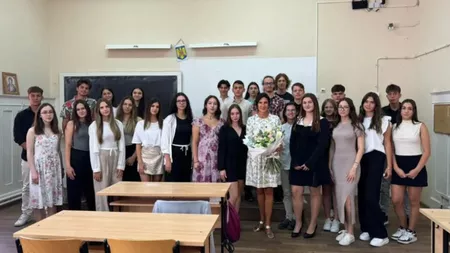 Cât a costat ținuta purtată de Carmen Iohannis la deschiderea anului școlar: E creația unui designer american