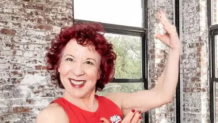O bunică de 75 de ani, care a învins cancerul, este culturistă de top! „Bărbații strigă din mașini să îmi complimenteze brațele”