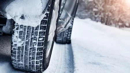 De când trebuie puse anvelopele de iarnă, de fapt: Puțini șoferi din România cunosc acest lucru