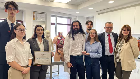 Inima artificială creată de studenții de la UMF Iași a obținut premii pe bandă rulantă!  Dr. Alexandru Pleșoianu, coordonatorul echipei: „A fost singurul dispozitiv funcțional”