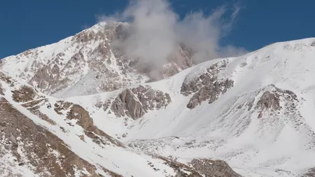 Căutările celor doi alpiniști italieni au fost suspendate de vremea extremă. Bărbații au dispărut pe Gran Sasso - VIDEO