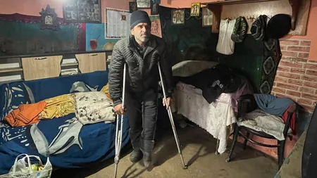 Povestea lui Gelu Pâsâcaru, un bărbat din comuna Mironeasa care, de ani de zile, se chinuie să înfrunte singurătatea și sărăcia: „Mă descurc cum pot, mă mai ajută și vecinii”