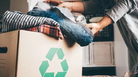 A început reciclarea hainelor vechi în România! Ce reguli trebuie să respecte cetățenii
