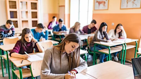 Schimbări majore în învățământ! Gramatica va fi inclusă din nou în programa școlară pentru clasele a IX-a și a X-a