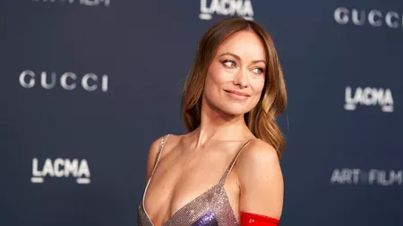Moment de neuitat pe covorul roșu! Olivia Wilde șochează la Oscar cu o rochie complet transparentă