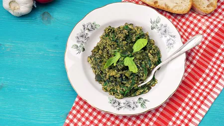 Rețeta pentru pilaf cu urzici. Un preparat de post de care nu te vei mai sătura!