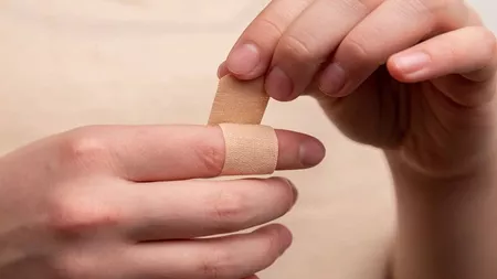 Unguent pentru panarițiu. Cum tratezi infecția de la nivelul degetelor și cât de periculoasă este