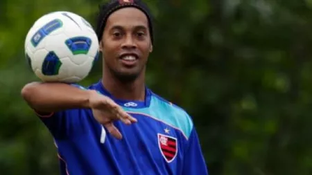 Fostul mare fotbalist, Ronaldinho, diagnosticat pozitiv cu noul coronavirus