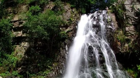 Frumusetile ascunse ale Romaniei: Cascada Bucias - FOTO