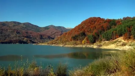 Barajul si Lacul de acumulare Maneciu -  VIDEO